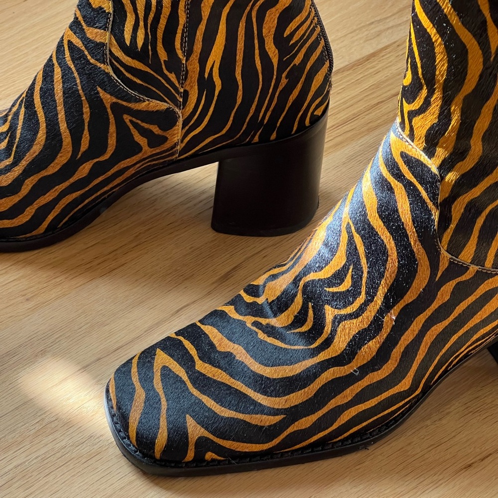 Intentionally Blank PG Boots in Zebra size 8